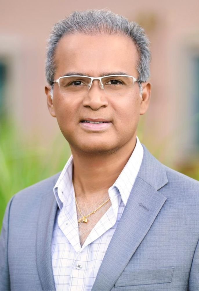Dr. Shashi Kusuma, board-certified plastic surgeon and facial rejuvenation specialist in Weston, Florida
